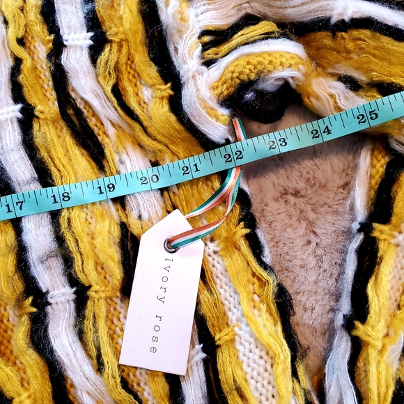 Ivory Rose Cropped Pullover Dopamine Sweater Size M - Picture 6 of 14